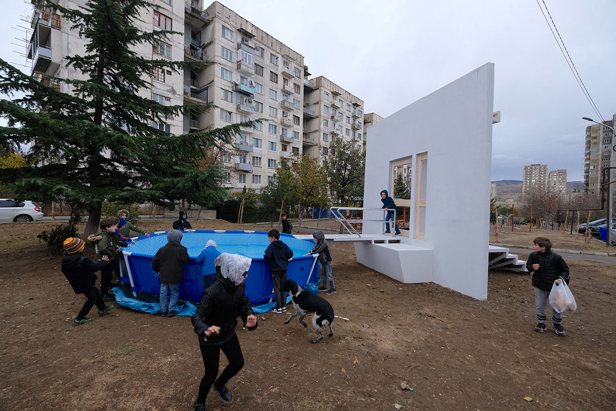 Block 89, site-specific installation. Produced in the frame of Tbilisi Architecture Biennale – “Buildings are not enough”, 2018. Image courtesy of Stefan Rusu