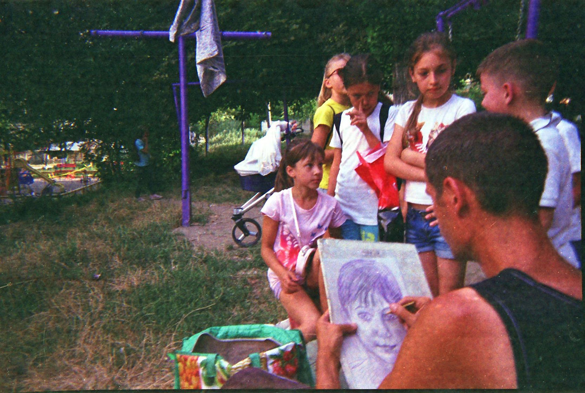 Public Facades, Maria Dragan neighborhood in Ciocana district, Chis,ina˘u (July 22-29, 2019). Analogue photography workshop. Photos by Anna Bantiuc